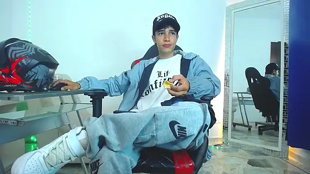 Zacktk7 online show from December 25, 6:30 pm