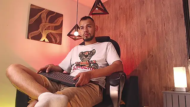 Snapshot of Bedobigcock chatting on February 8, 1:54 am Bedobigcock online show from February 8, 1:54 am