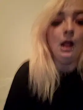 Snapshot of IzanamiNova chatting on December 3, 4:14 am IzanamiNova online show from December 3, 4:14 am