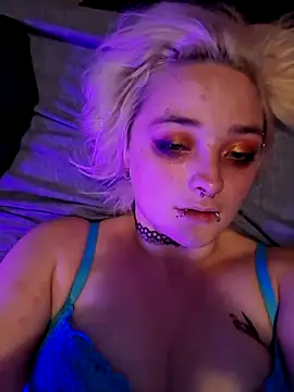 Snapshot of IzanamiNova chatting on February 3, 6:24 am IzanamiNova online show from February 3, 6:24 am