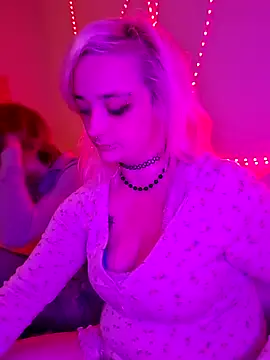 Snapshot of IzanamiNova chatting on February 12, 6:51 am IzanamiNova online show from February 12, 6:51 am