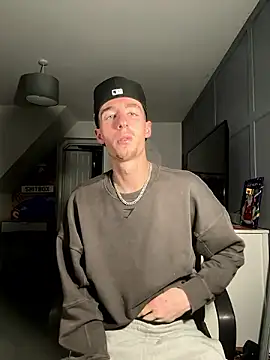 Snapshot of MikesWood21 chatting on December 2, 4:42 am MikesWood21 online show from December 2, 4:42 am