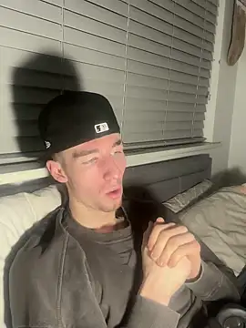 Snapshot of MikesWood21 chatting on December 20, 4:09 am MikesWood21 online show from December 20, 4:09 am