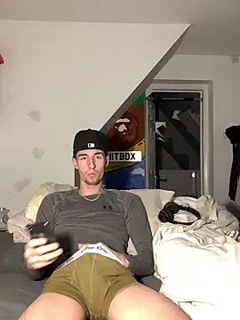 Snapshot of MikesWood21 chatting on January 16, 1:58 am MikesWood21 online show from January 16, 1:58 am