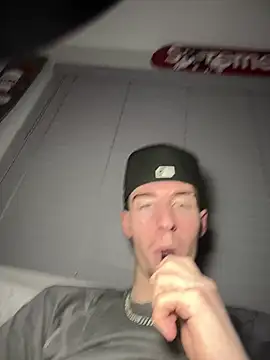 Snapshot of MikesWood21 chatting on January 29, 6:22 am MikesWood21 online show from January 29, 6:22 am