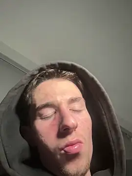 Snapshot of MikesWood21 chatting on February 5, 4:06 am MikesWood21 online show from February 5, 4:06 am