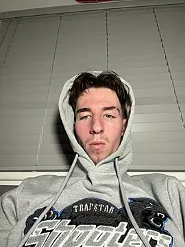 Snapshot of MikesWood21 chatting on February 13, 12:57 am MikesWood21 online show from February 13, 12:57 am