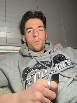 Snapshot of MikesWood21 chatting on February 14, 1:02 am MikesWood21 online show from February 14, 1:02 am