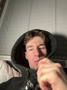 Snapshot of MikesWood21 chatting on February 25, 1:09 am MikesWood21 online show from February 25, 1:09 am