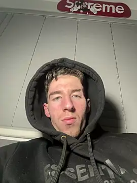 Snapshot of MikesWood21 chatting on March 6, 12:43 am MikesWood21 online show from March 6, 12:43 am