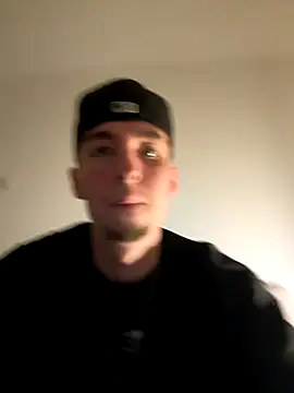 Snapshot of MikesWood21 chatting on October 15, 12:00 am MikesWood21 online show from October 15, 12:00 am