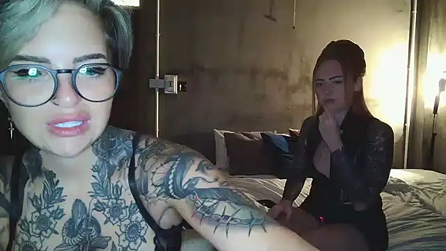 Snapshot of Alexandersonxo chatting on February 8, 1:01 pm Alexandersonxo online show from February 8, 1:01 pm