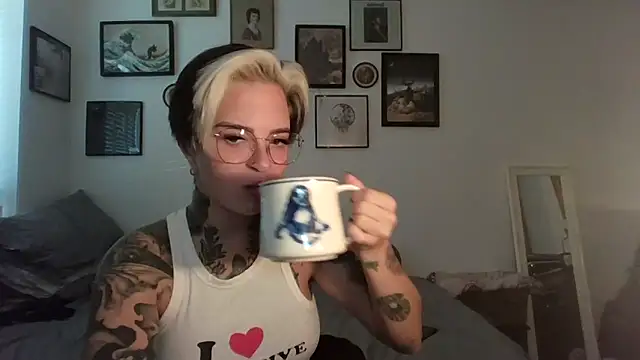 Snapshot of Alexandersonxo chatting on October 5, 8:34 am Alexandersonxo online show from October 5, 8:34 am