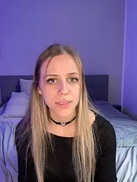 lunawolf21 online show from December 4, 8:23 am