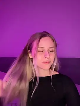 lunawolf21 online show from December 10, 8:16 pm