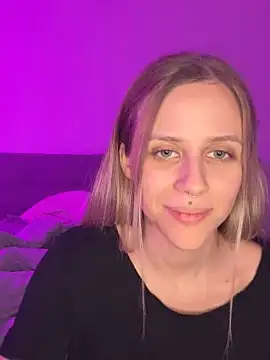 lunawolf21 online show from December 12, 7:30 am