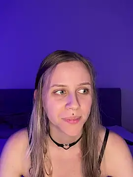 lunawolf21 online show from December 28, 8:36 pm