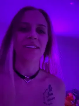 lunawolf21 online show from January 1, 8:47 pm