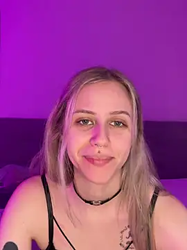 lunawolf21 online show from January 19, 8:07 am