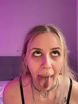 lunawolf21 online show from February 9, 8:33 am