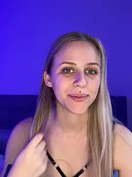 lunawolf21 online show from February 14, 7:17 am