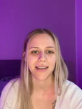 lunawolf21 online show from February 16, 9:15 am