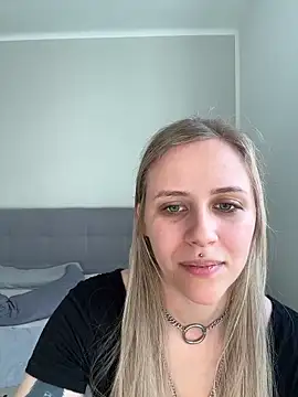 lunawolf21 online show from March 4, 5:45 pm