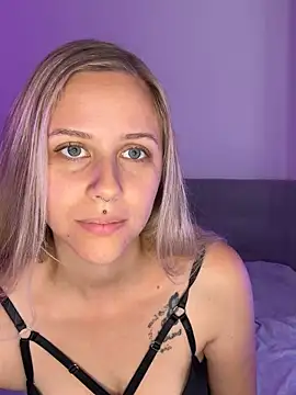 lunawolf21 online show from September 18, 6:26 am