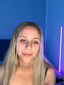 lunawolf21 online show from September 25, 6:28 am