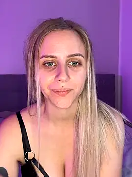 lunawolf21 online show from November 12, 7:42 am