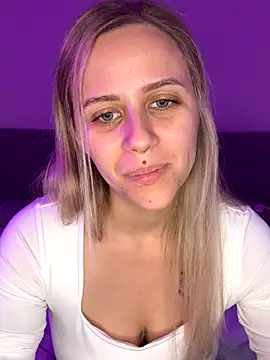 lunawolf21 online show from November 21, 7:29 am