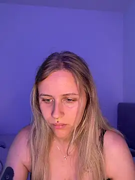 Snapshot of lunawolf21 chatting on May 22, 6:31 am lunawolf21 online show from May 22, 6:31 am