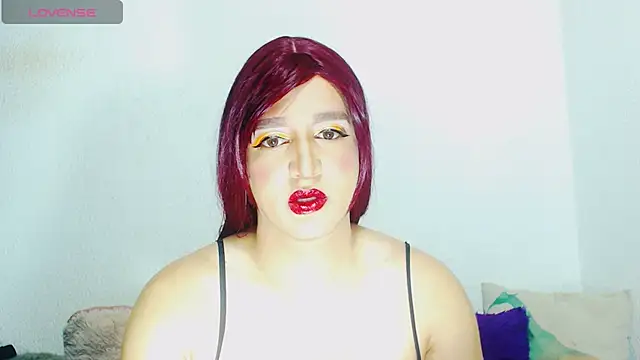 Snapshot of alexandrasexy32 chatting on June 9, 9:48 pm alexandrasexy32 online show from June 9, 9:48 pm