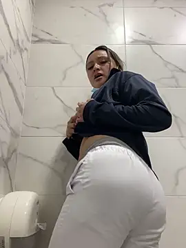 Snapshot of Keittly_ chatting on December 15, 3:33 am Keittly online show from December 15, 3:33 am