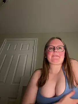 Snapshot of lexie_lilacs chatting on January 12, 2:14 am lexie lilacs online show from January 12, 2:14 am