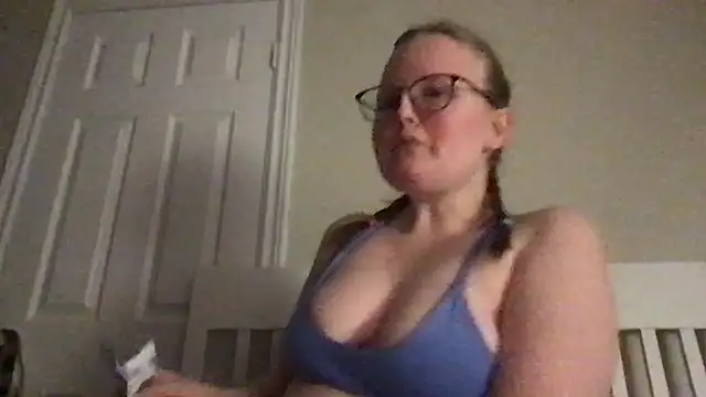 Snapshot of lexie_lilacs chatting on January 13, 2:28 am lexie lilacs online show from January 13, 2:28 am