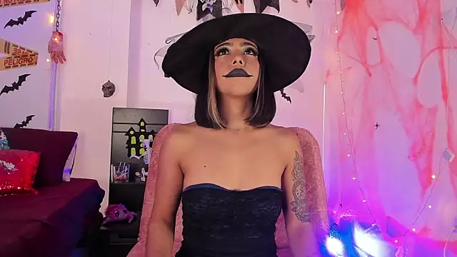 Snapshot of AndreaVelasco chatting on October 27, 6:23 pm AndreaVelasco online show from October 27, 6:23 pm