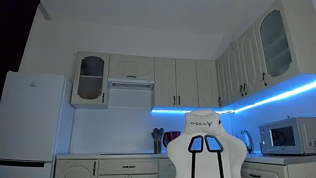 Kim Oberlin  online show from February 7, 4:11 pm