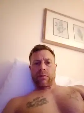 bennyboi1985 online show from May 12, 1:47 am