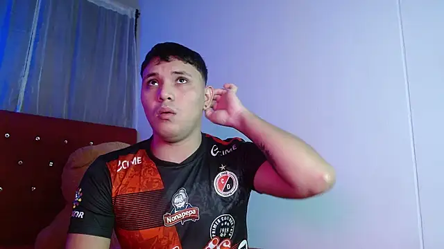 couple lovelyds online show from November 7, 8:42 pm