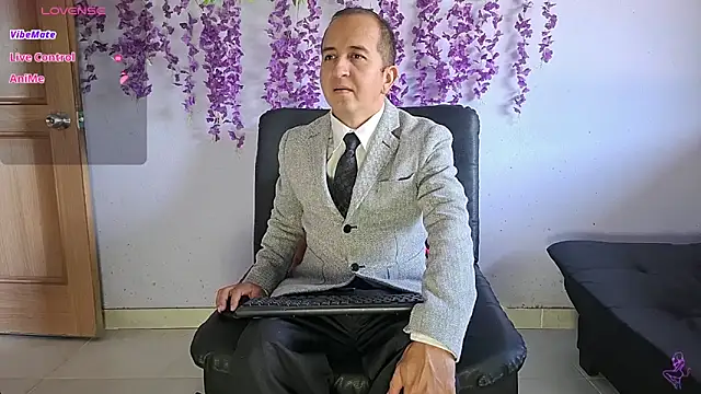 yazforeSolo online show from February 9, 2:10 pm