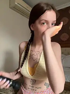 Snapshot of Sweet_Evva chatting on September 13, 3:45 pm Sweet Evva online show from September 13, 3:45 pm