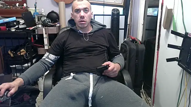 ScubaStevex online show from November 7, 4:29 pm