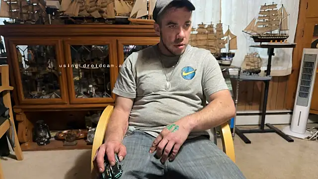 ScubaStevex online show from April 29, 11:22 pm
