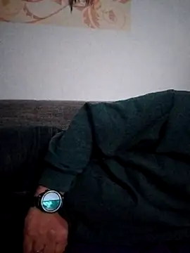 Snapshot of ich411983 chatting on December 14, 9:56 pm ich411983 online show from December 14, 9:56 pm