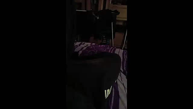 Snapshot of ich411983 chatting on November 9, 9:57 pm ich411983 online show from November 9, 9:57 pm