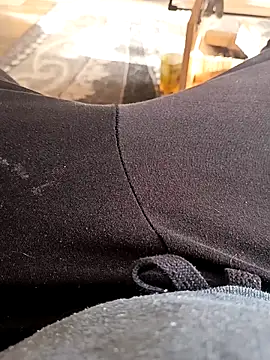 Snapshot of ich411983 chatting on November 12, 10:04 am ich411983 online show from November 12, 10:04 am