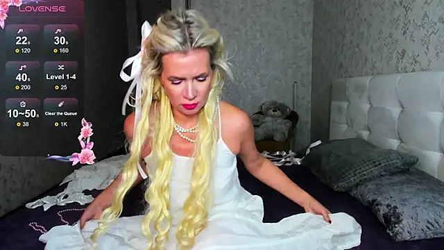 Luna  Lewis online show from January 29, 11:20 am