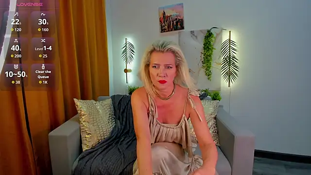 Luna  Lewis online show from September 18, 8:05 am