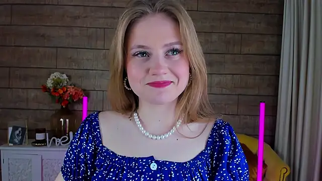 Snapshot of SelinSwarovski chatting on February 10, 7:38 pm SelinSwarovski online show from February 10, 7:38 pm